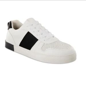 Strausse + Ramm The Tour- Size 8